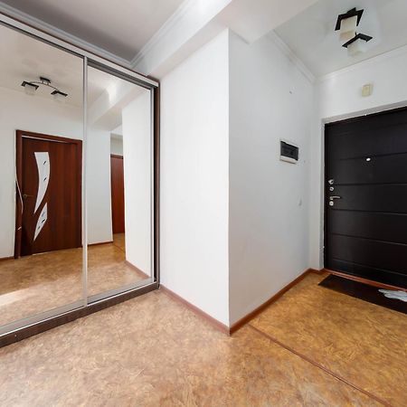 Apartment Оn Makatayeva 5 B Almaty Eksteriør billede