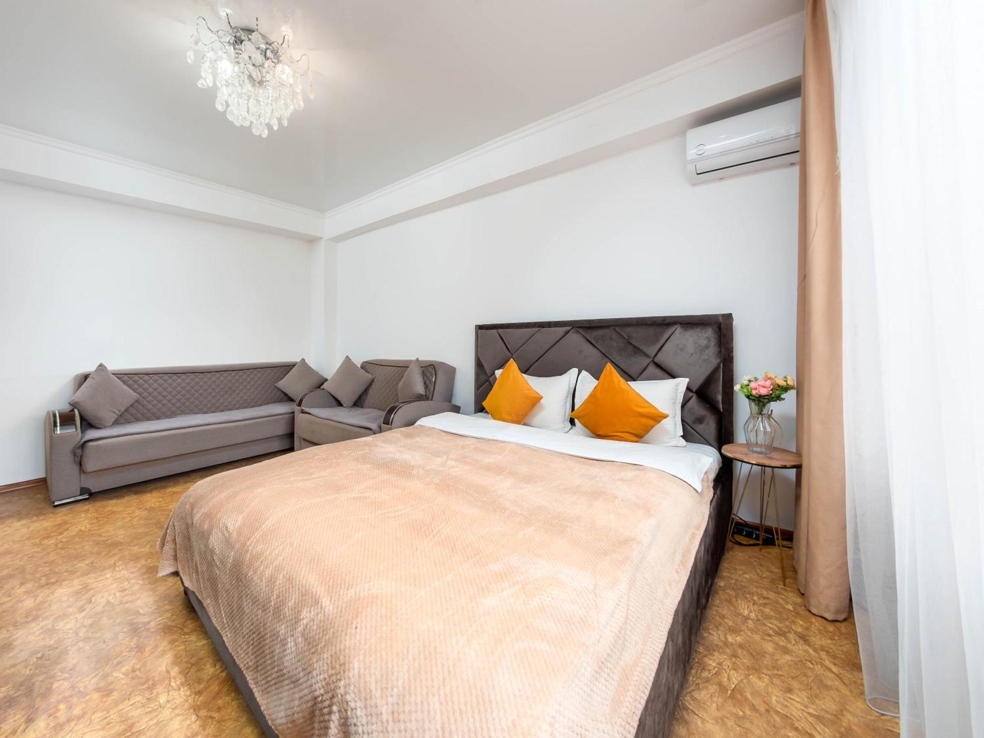 Apartment Оn Makatayeva 5 B Almaty Eksteriør billede